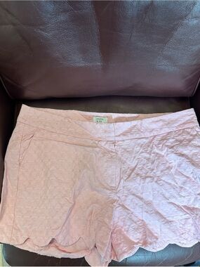 crown & ivy Light Pink Textured Shorts with Scallop Detail